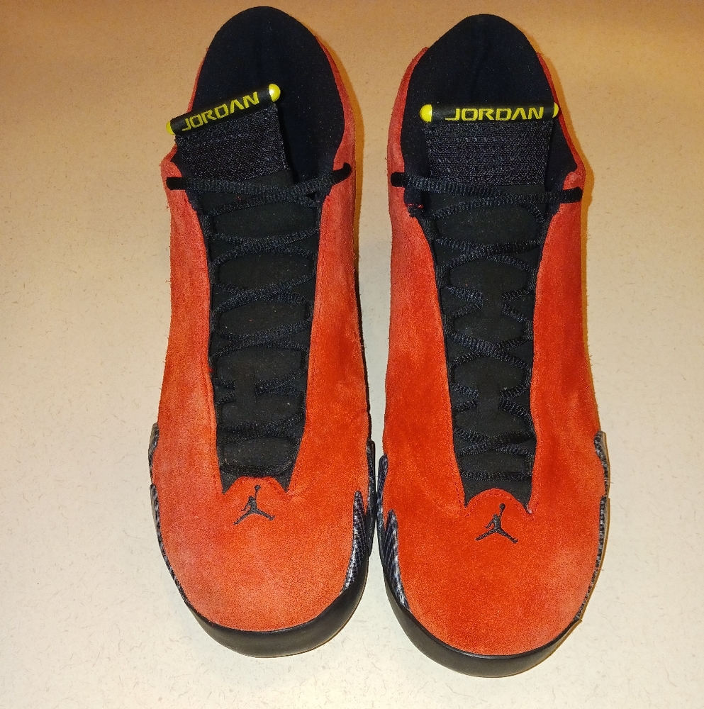 Jordan 14 Retro Ferrari x Challenge red